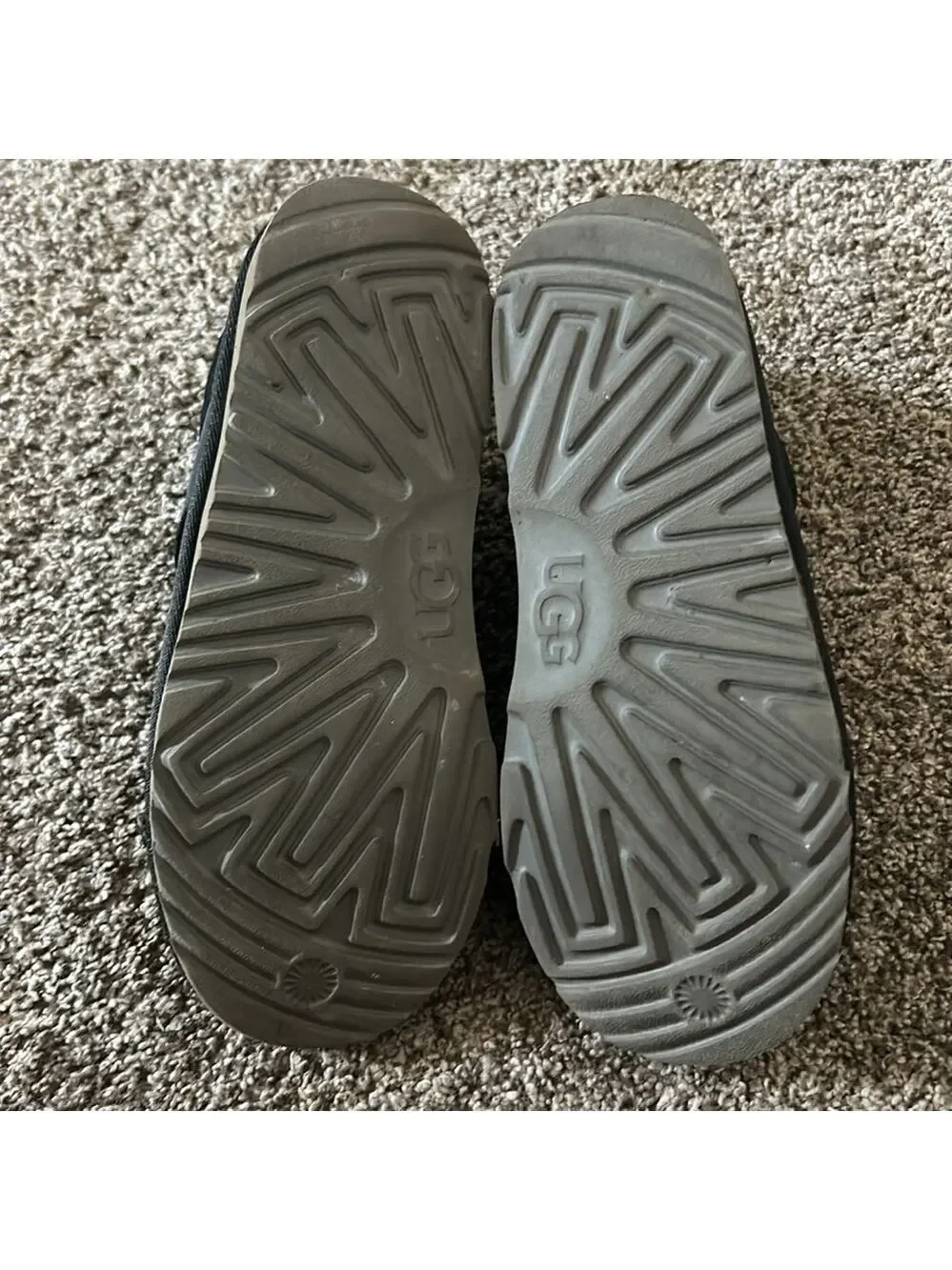 UGG Neumel II Graphic Kids Boots Black Suede Logo Strap Size 6 Youth